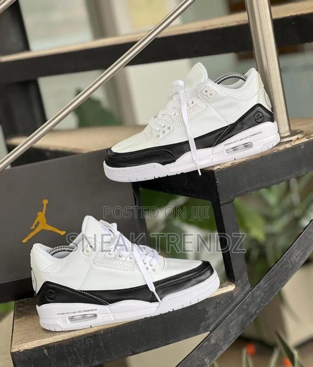 Air Jordan Retro R3 Og Whiteblack · Photo 3