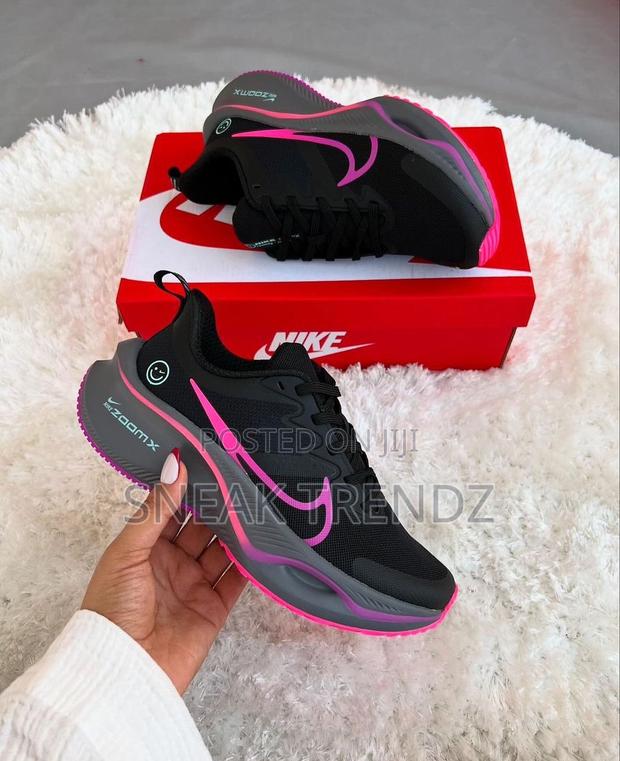 Nike Air Zoom 2 Pinkgrey and Black · Photo 2