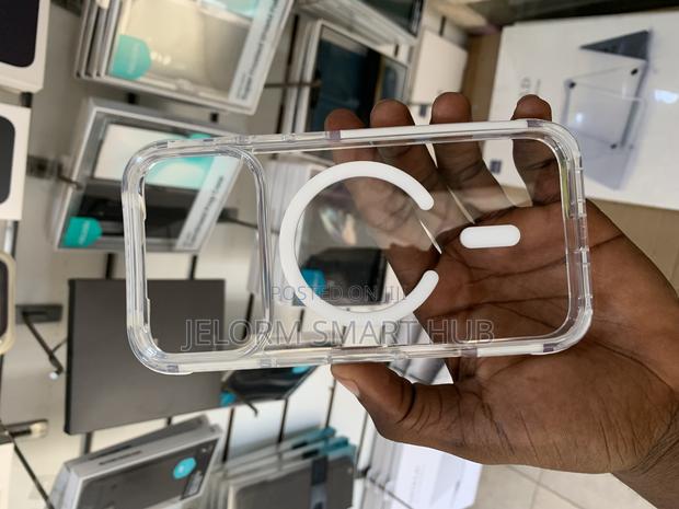 iPhone 17 Pro Transparent Case · Photo 1