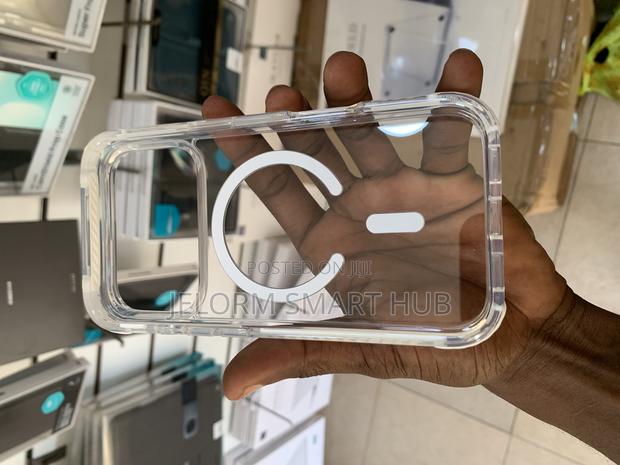 iPhone 17 Pro Transparent Case · Photo 3