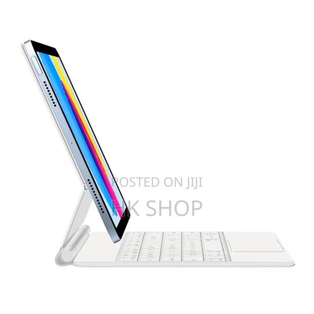 White Magic Keyboard for Apple iPad 11th Generation A16 2025 · Photo 1