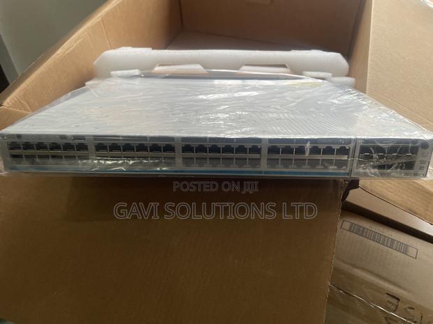 Cisco Catalyst 9300 48 Multi Gigabit Upoe W/Nm8x 10gig · Photo 4