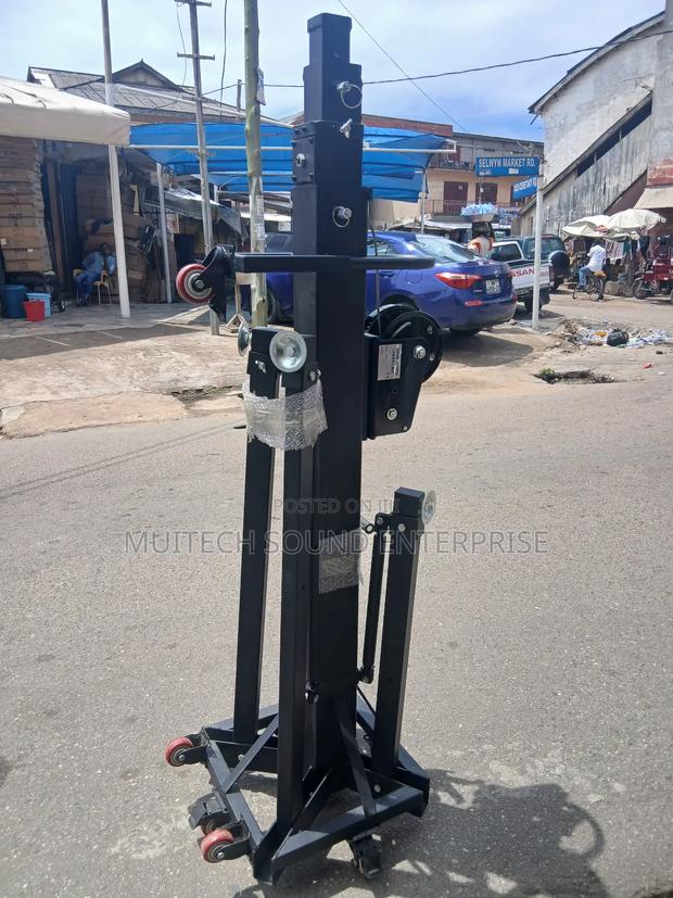 Line Array Speaker Stand · Photo 1