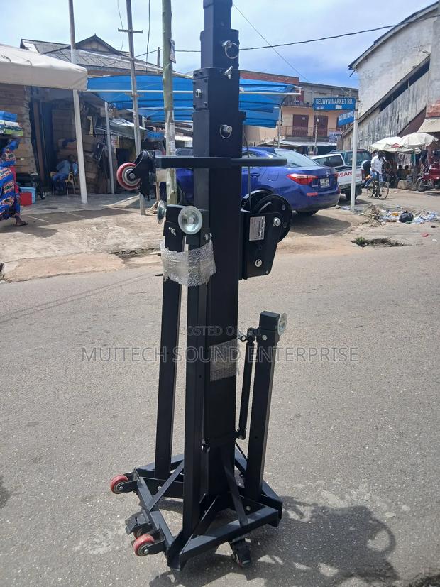 Line Array Speaker Stand · Photo 2