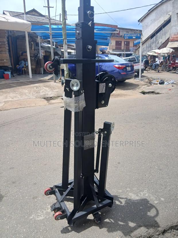 Line Array Speaker Stand · Photo 3