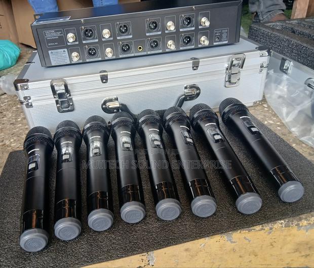 Shure 8 in 1 Wireless Microphone ( Am 801) · Photo 2