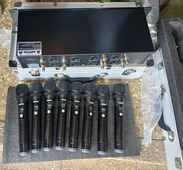 Shure 8 in 1 Wireless Microphone ( Am 801) · Photo 3