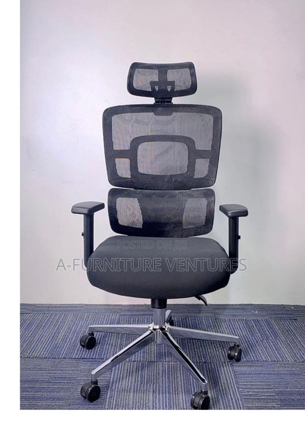 Orthopedic Mesh Chair · Photo 1