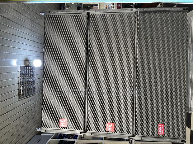 Line Array Speaker · Photo 1