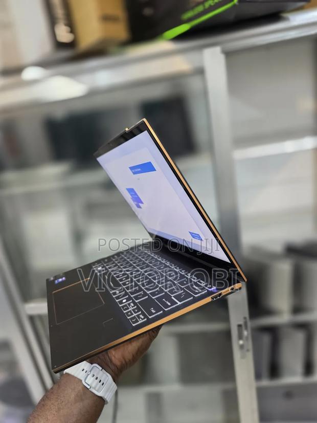 New Laptop MSI Summit E13 Flip Evo 16GB Intel Core Ultra 7 SSD 1T · Photo 2