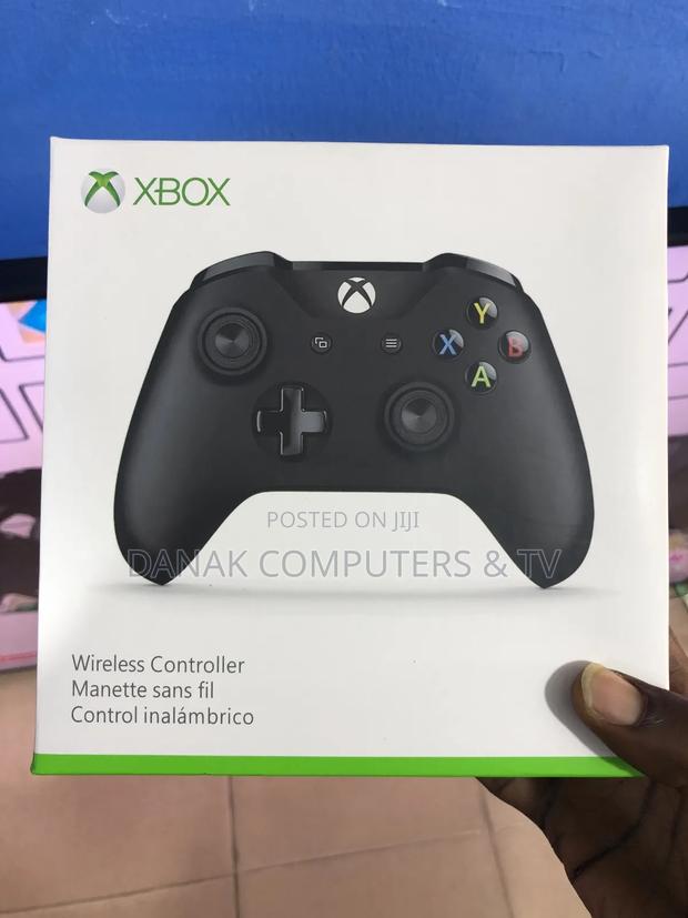Xbox One Wireless Controller Black · Photo 2