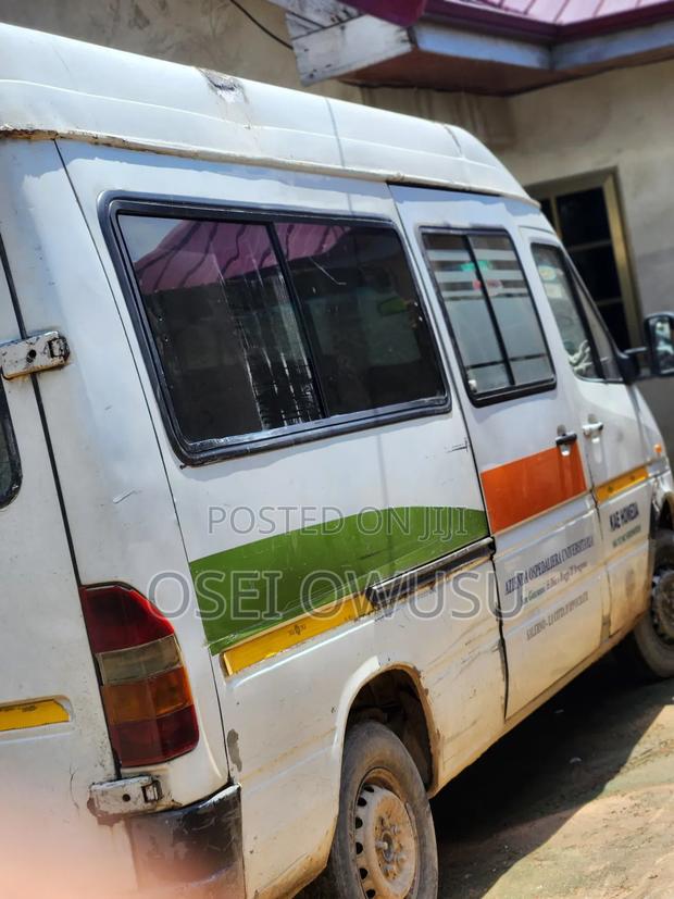 Mercedes-Benz Sprinter 2002 White · Photo 4