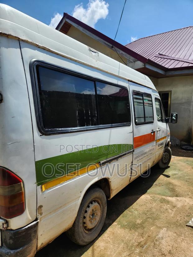 Mercedes-Benz Sprinter 2002 White · Photo 5