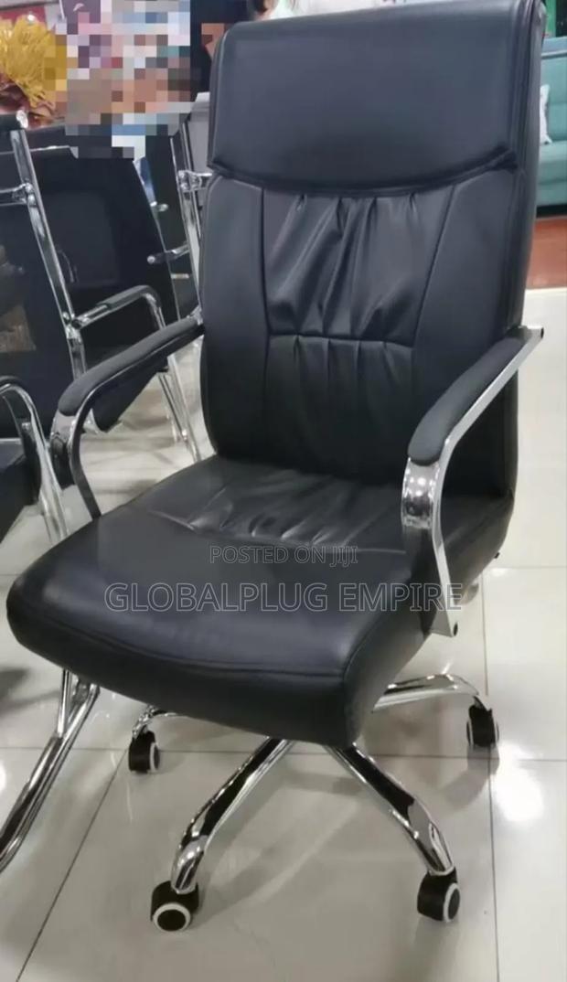 Executive Office Chair Premium Comfort for Professionals · Photo 1