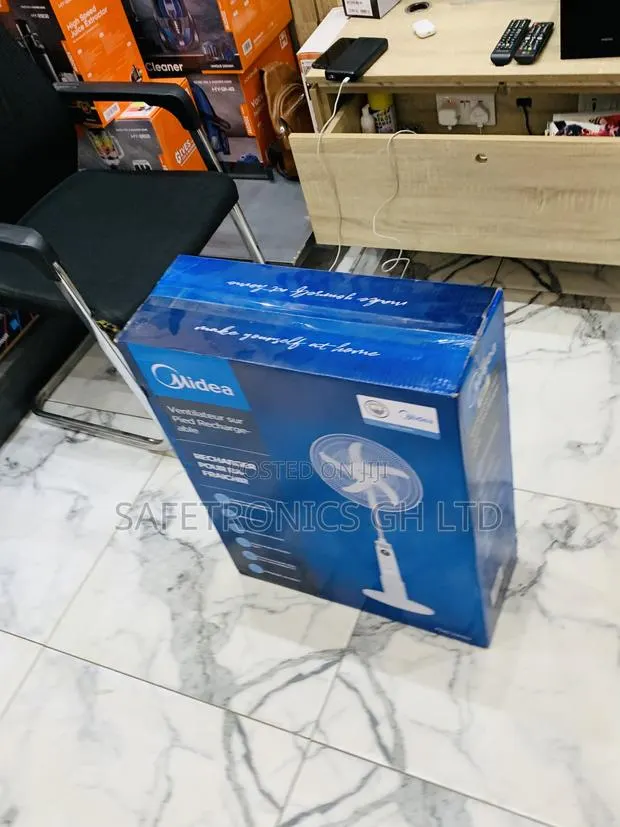 Newly Bulky Midea 18-Inch Rechargeable Standing Fan White · Photo 1