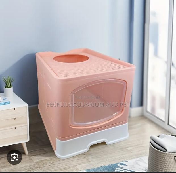 Full Enclosed Cat Litter Box · Photo 2