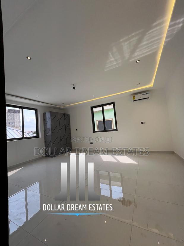 4bdrm Duplex in Ashaley Botwe for sale · Photo 3