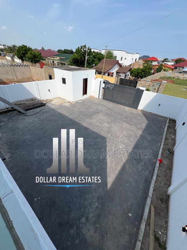 4bdrm Duplex in Ashaley Botwe for sale · Photo 4