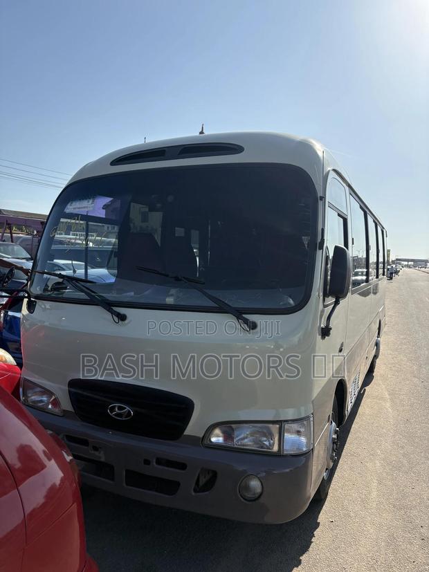 Hyundai County 2012 Grey · Photo 2