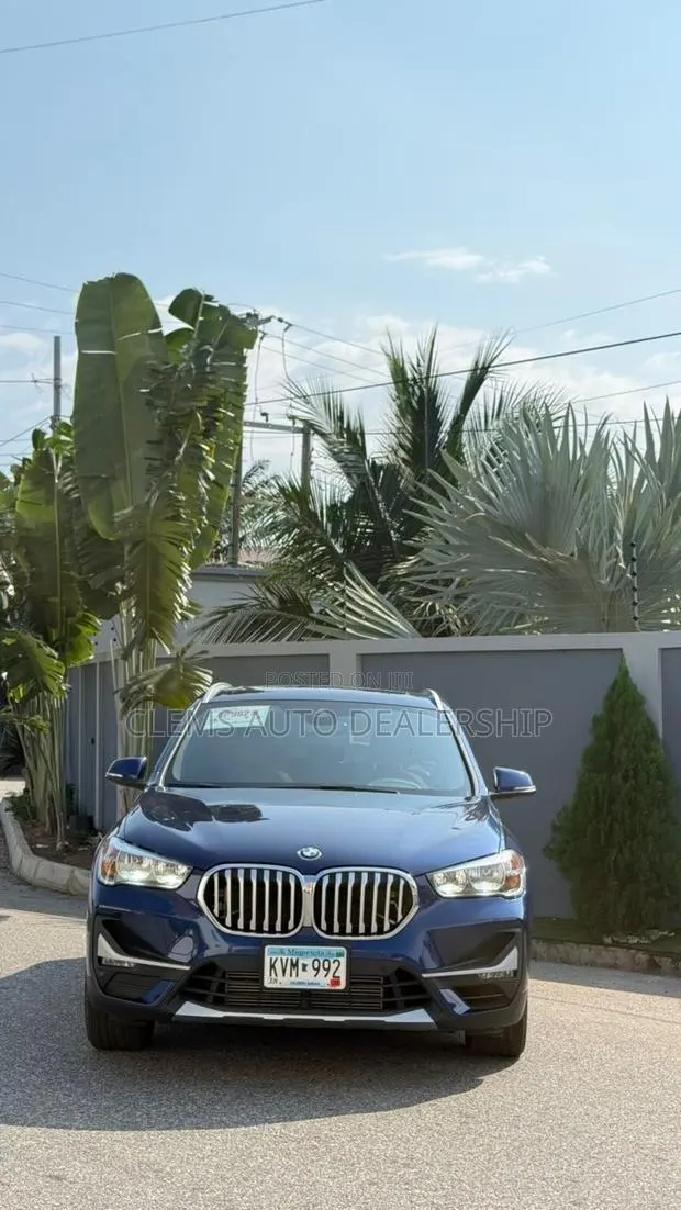 BMW X1 sDrive28i FWD 2020 Blue · Photo 1