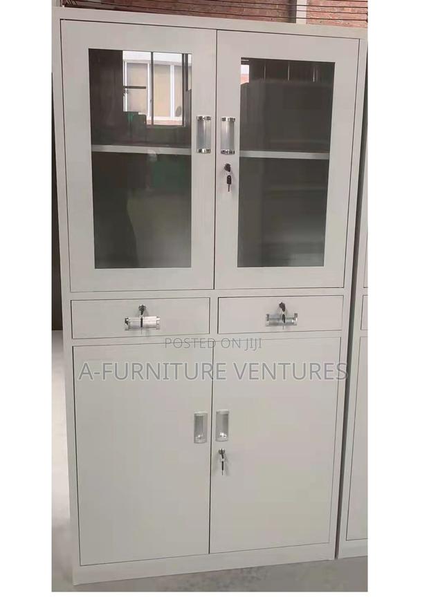 Top Glass Cabinet With Drawers · Photo 1