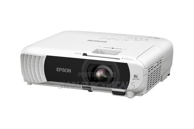 Epson Projector Eb-w55 4000 Lumens · Photo 1