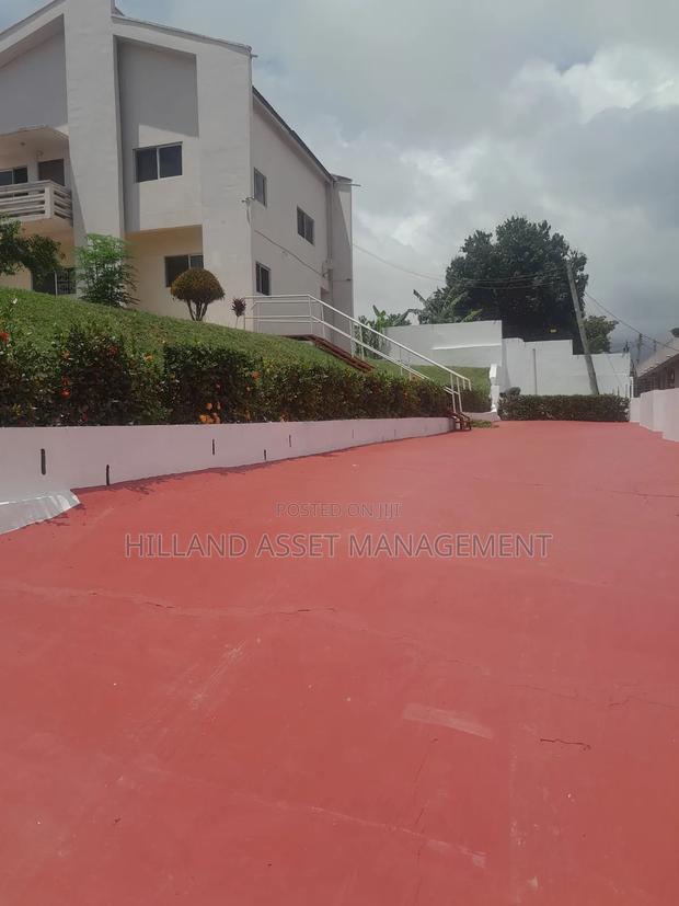 8bdrm House in Takoradi for sale · Photo 3