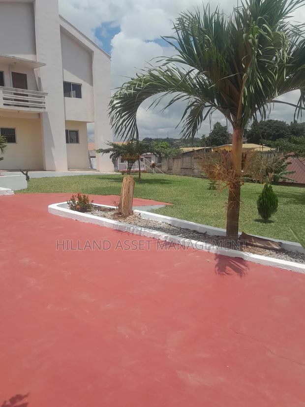 8bdrm House in Takoradi for sale · Photo 5