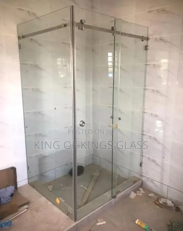 Frameless Shower Case · Photo 1