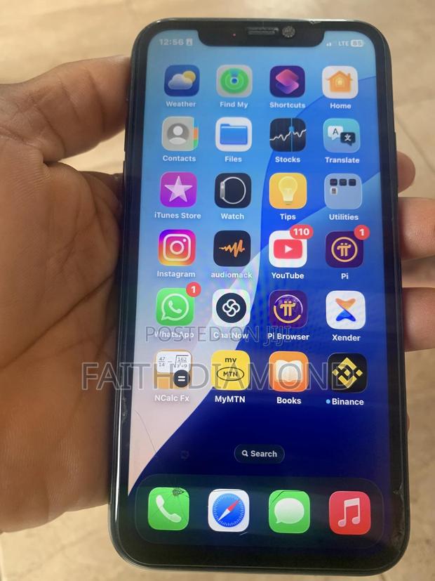 Apple iPhone 11 64 GB Black · Photo 1