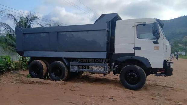 Howo A7 Dump Truck 6x4 2015 · Photo 6