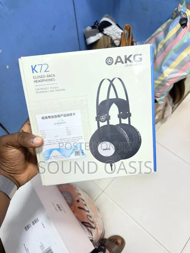 Akg Closed-Back Studio Headphones · Photo 1