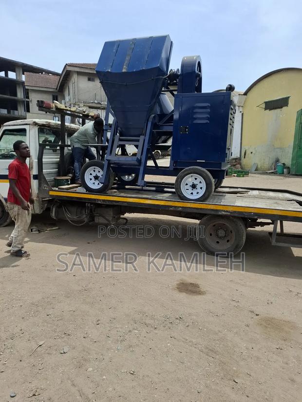 Self Load Concrete Mixer · Photo 2