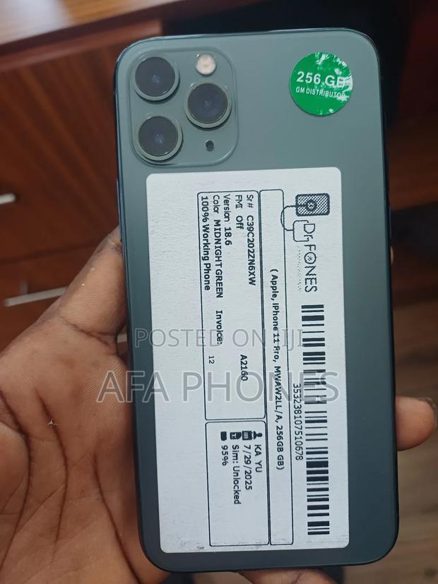 Apple iPhone 11 Pro 256 GB Green · Photo 1