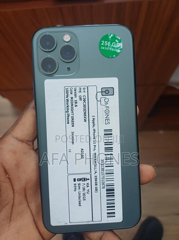 Apple iPhone 11 Pro 256 GB Green · Photo 2
