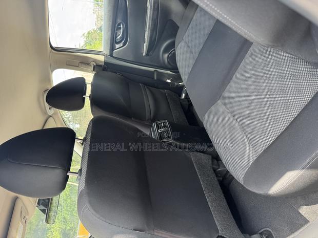 Nissan Rogue S AWD 2019 Gray · Photo 7