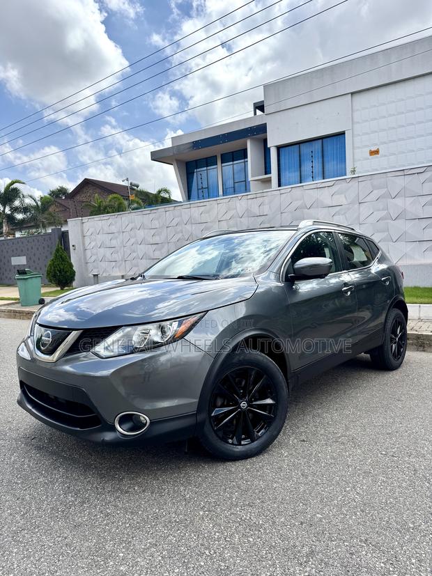Nissan Rogue S AWD 2019 Gray · Photo 2