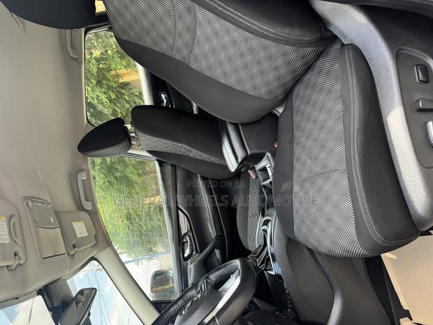 Nissan Rogue S AWD 2019 Gray · Photo 8