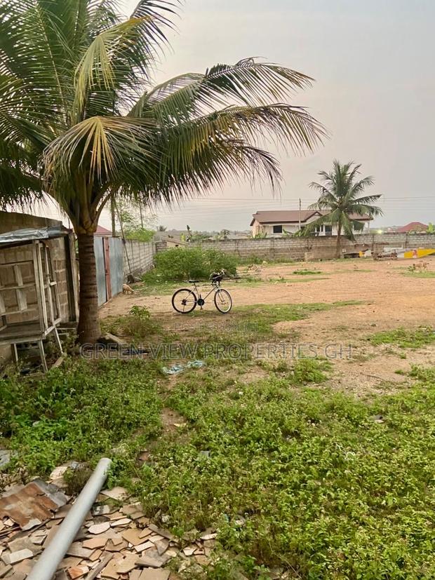 Land for Sale Kasoa Krispo to Obolo Estate, Just by the Roadside. · Photo 3
