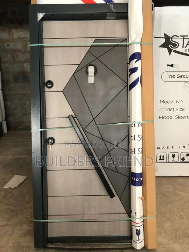 Exclusive Single Heavy Security Door Complete With Accessories · Photo 1