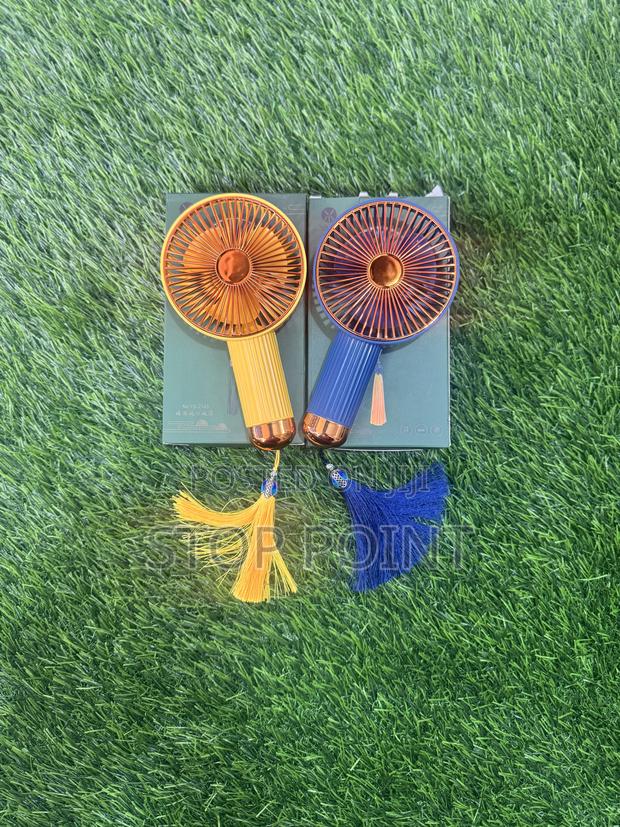 Hand Held Fashion Fan · Photo 1