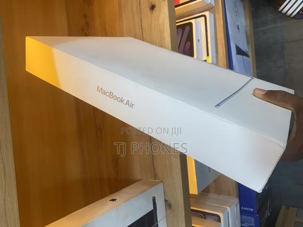 New Apple MacBook Air 2025 M4 15-inch 16GB Apple M4 Max SSD 256GB · Photo 1
