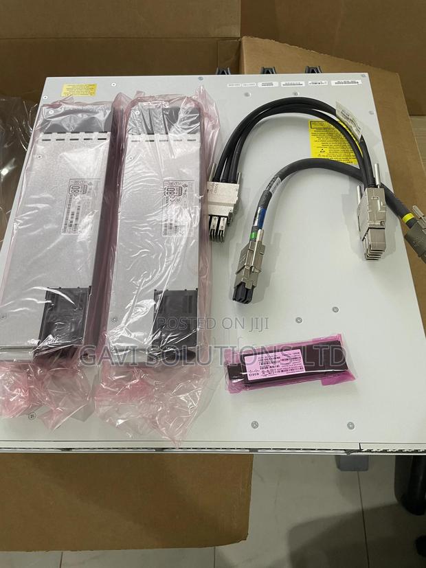 Cisco Catalyst 9300 48 Multi Gigabit Upoe W/Nm8x 10gig · Photo 3