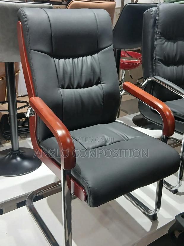 Executive Office Waiting Chair · Photo 1