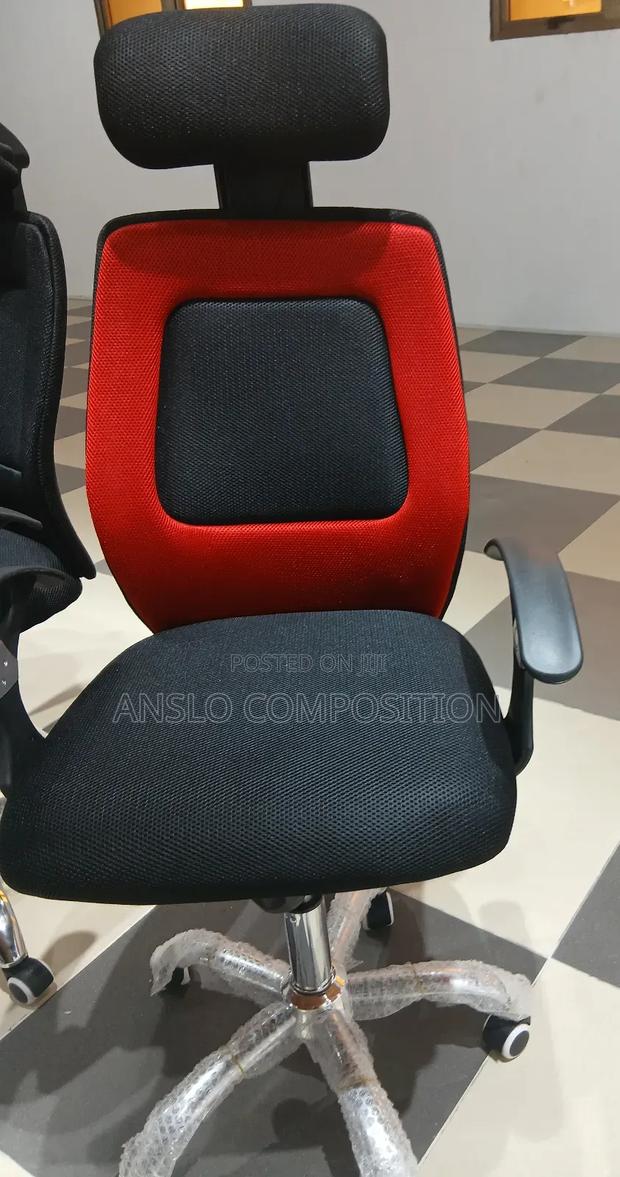All-Wheather Swivel Chair · Photo 1