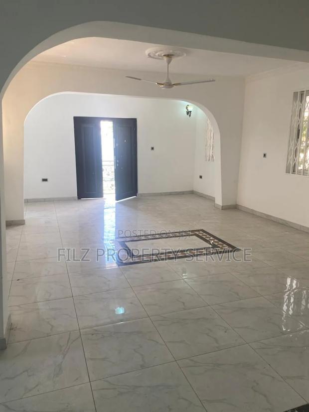 7bdrm House in East Legon Mempeasem, American House for sale · Photo 8