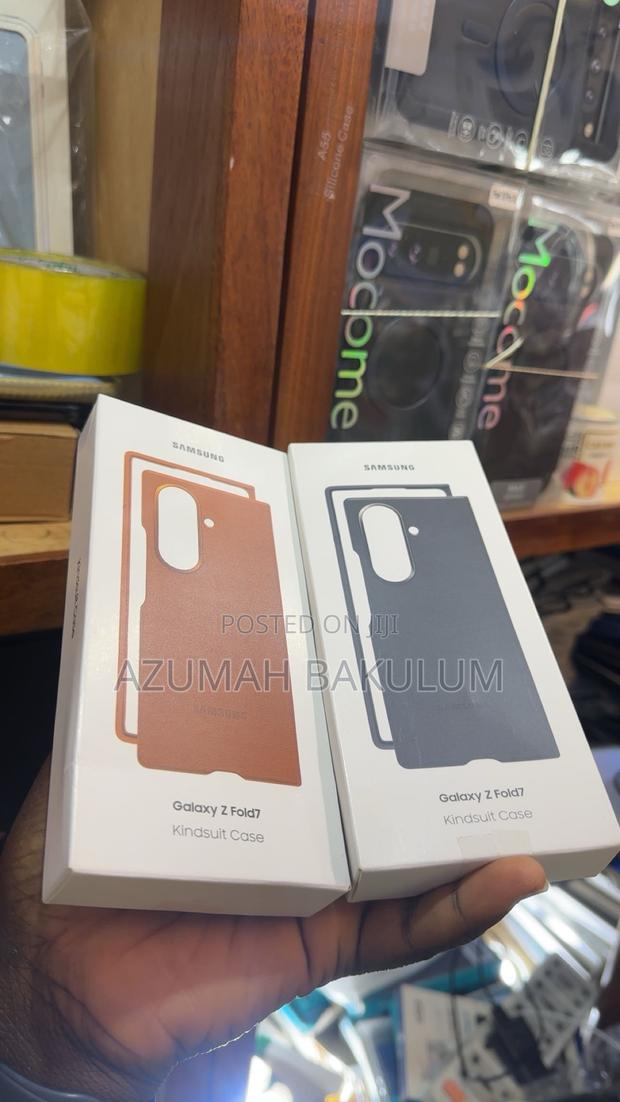 Samsung Galaxy Z Fold 7 Leather Case · Photo 1