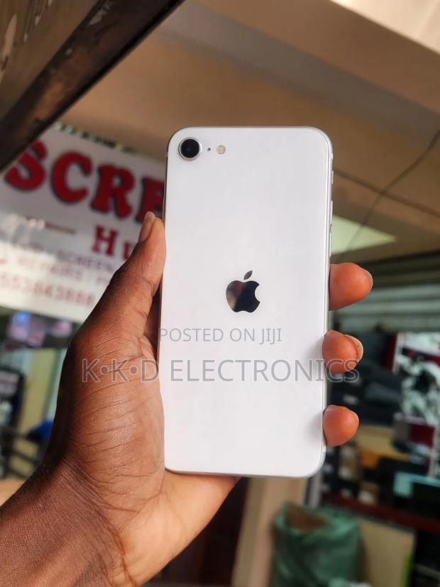 Apple iPhone SE (2020) 64 GB White · Photo 5