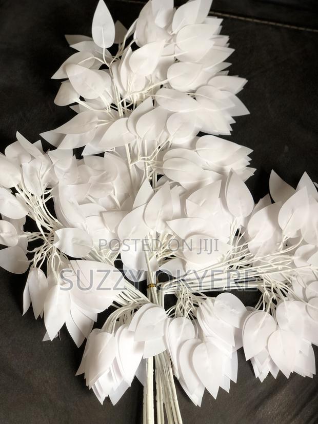 Décor Flowers and Ladies Items · Photo 2