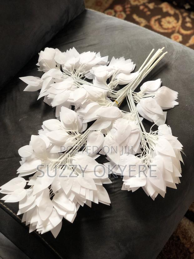 Décor Flowers and Ladies Items · Photo 6